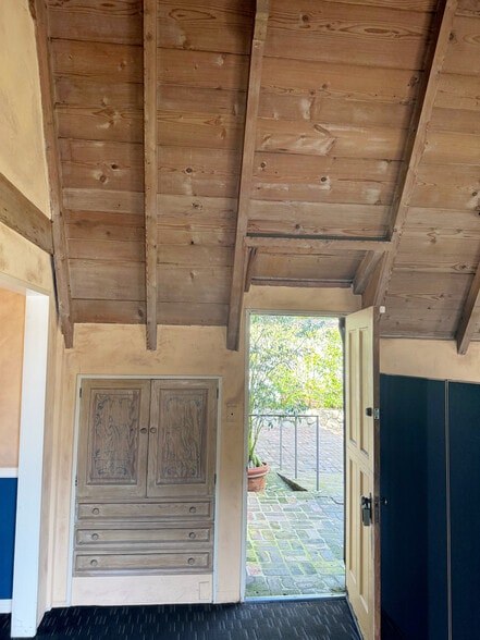 More Photos Of 1086 Coast Village Rd, Santa Barbara Office For Sale