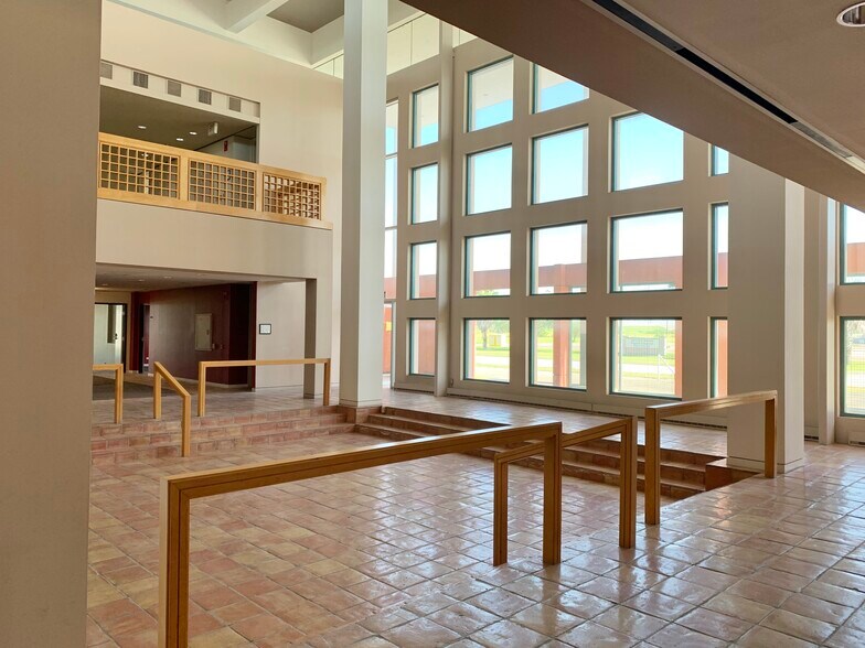 More Photos Of 1024 Texas Yes Blvd, Robstown Office For Lease