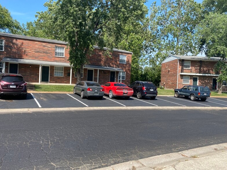 More Photos Of 1624 Northwinds Estates Dr, Saint Louis Apartments For Sale