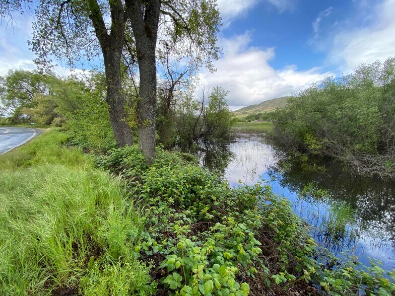 More Photos Of 2387-2420 Lakeshore Blvd, Nice Land For Sale