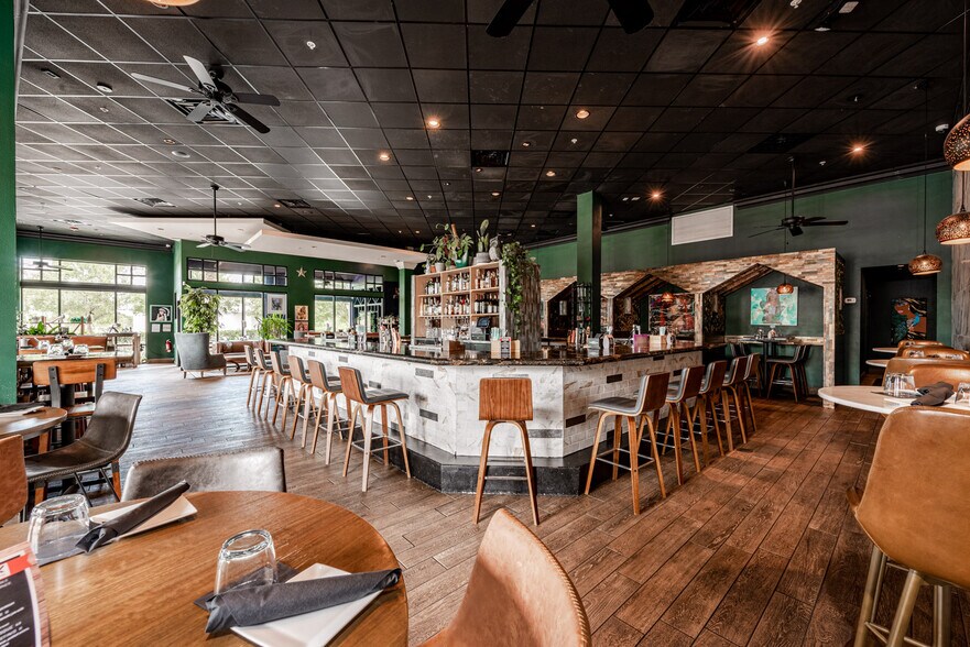 More Photos Of 4757 The Grove Dr, Windermere Storefront Retail Office For Sale