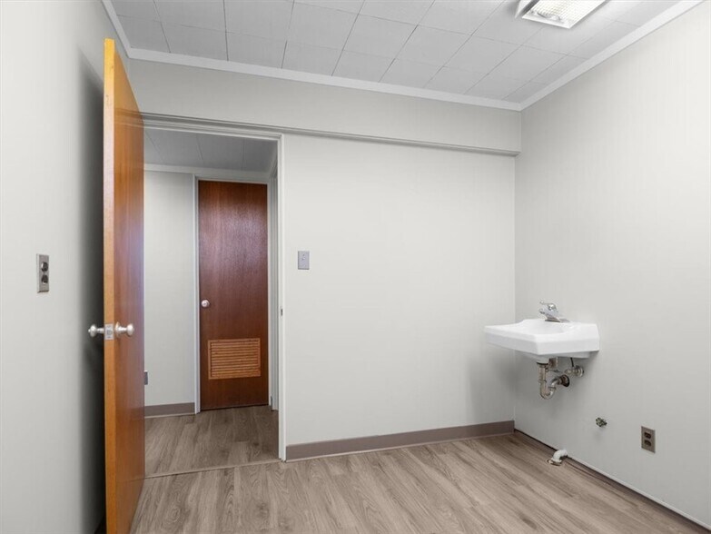 More Photos Of 5973 Walworth Rd, Ontario Medical For Sale