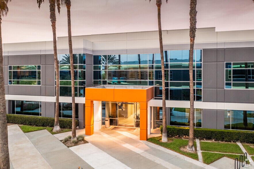 More Photos Of 25391 Commercentre Dr, Lake Forest Coworking Space