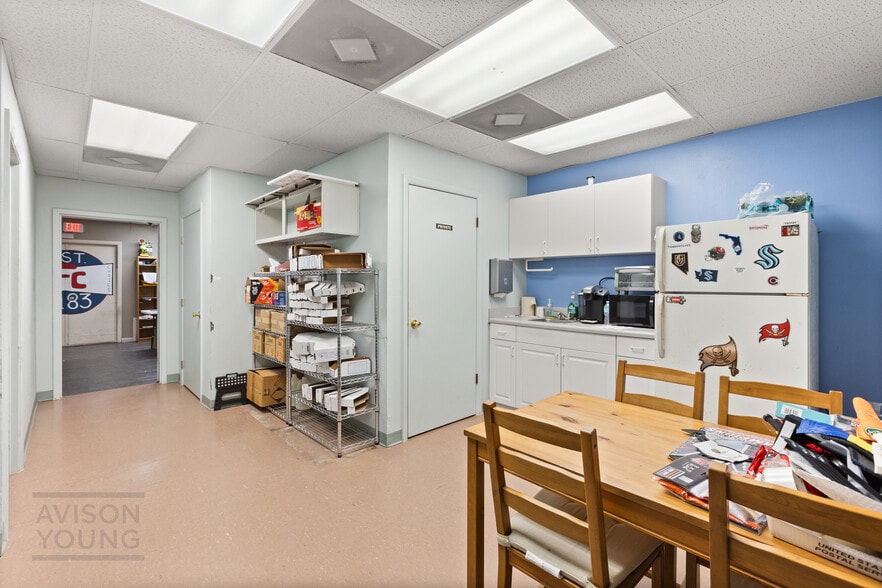 More Photos Of 175 Semoran Commerce Pl, Apopka Light Distribution For Sale