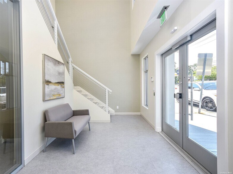 More Photos Of 272 Plandome Rd, Manhasset Office For Lease