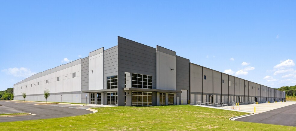 More Photos Of 175 Candler Rd, Stockbridge Warehouse For Lease