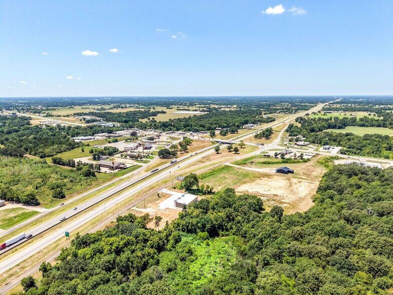 More Photos Of 410 Interstate 30 Frontage Rd., Mount Vernon General Retail For Lease