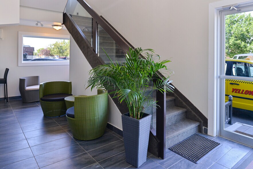 More Photos Of 4009 Gateway Blvd NW, Edmonton Hotel For Sale