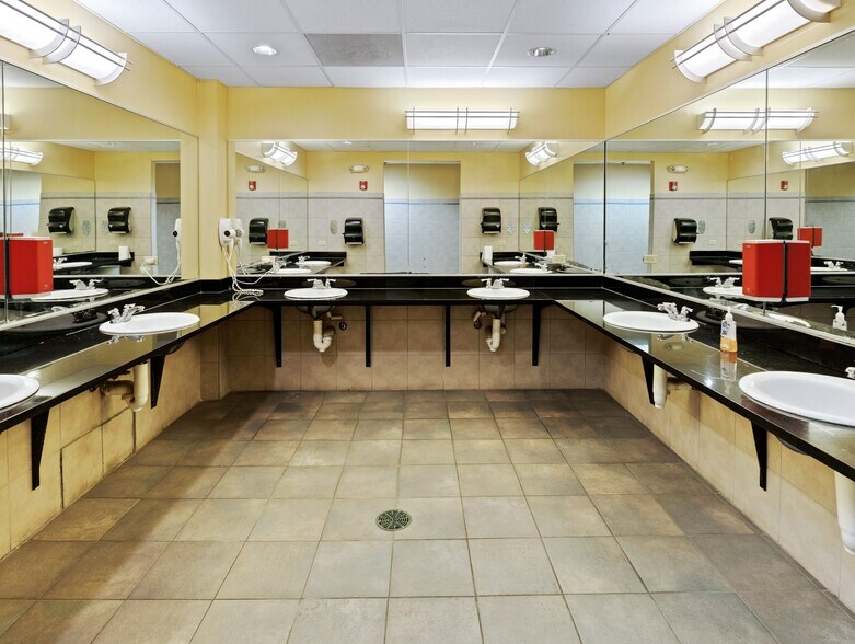 More Photos Of 1975 Melissa Ln, Aurora General Retail For Sale