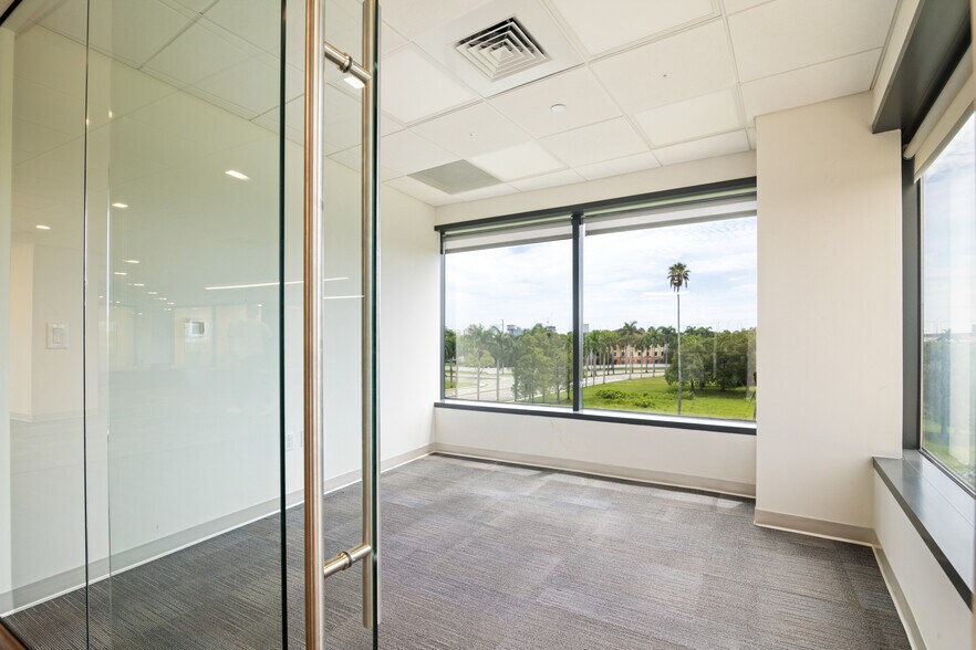 More Photos Of 1400 Centrepark Blvd, West Palm Beach Office For Lease