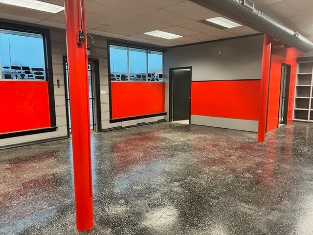 More Photos Of 3841-3845 NW 10th St, Oklahoma City Showroom For Lease