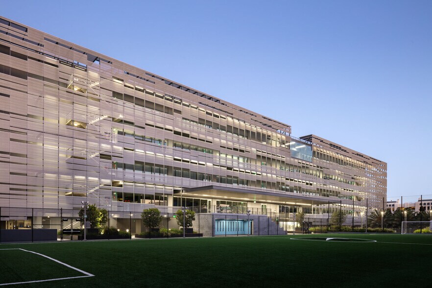 More Photos Of 5533 Waters Edge Way, Playa Vista Office For Lease