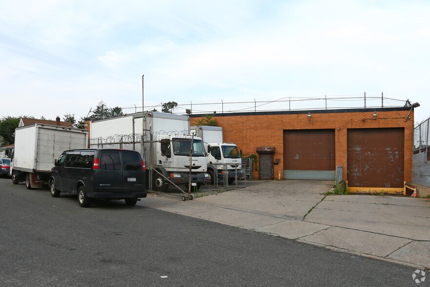 More Photos Of 12-00 Brunswick Ave, Far Rockaway Warehouse For Sale