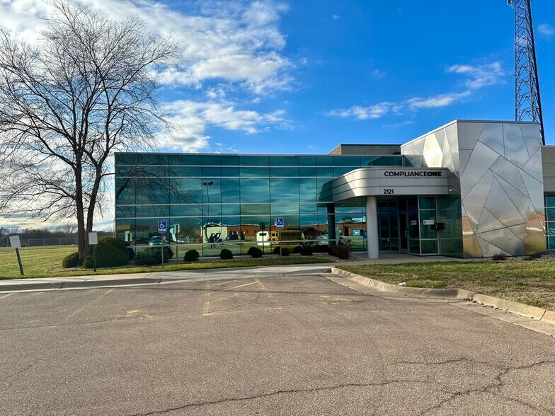 More Photos Of 2121 SW Chelsea Dr, Topeka Flex For Lease