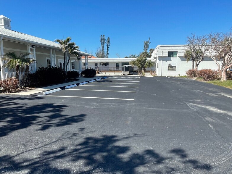 More Photos Of 6061 Estero Blvd, Fort Myers Bank For Sale