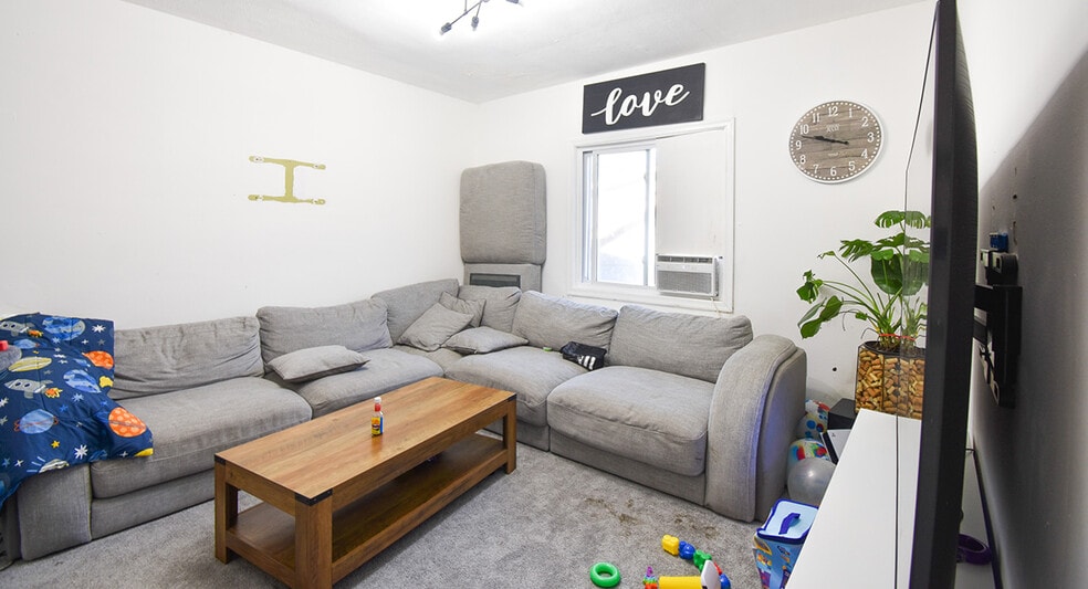 More Photos Of 3900 38th St, Brentwood Office Residential For Sale