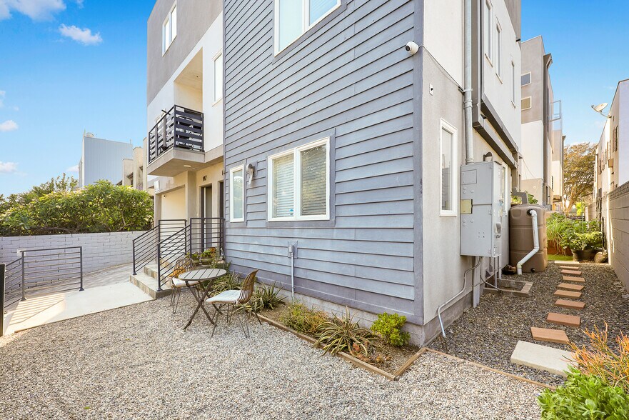 More Photos Of 146 Rosemont Ave, Los Angeles Apartments For Sale
