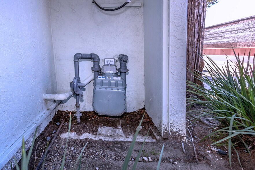 More Photos Of 106 N Bayshore Blvd, San Mateo Apartments For Sale
