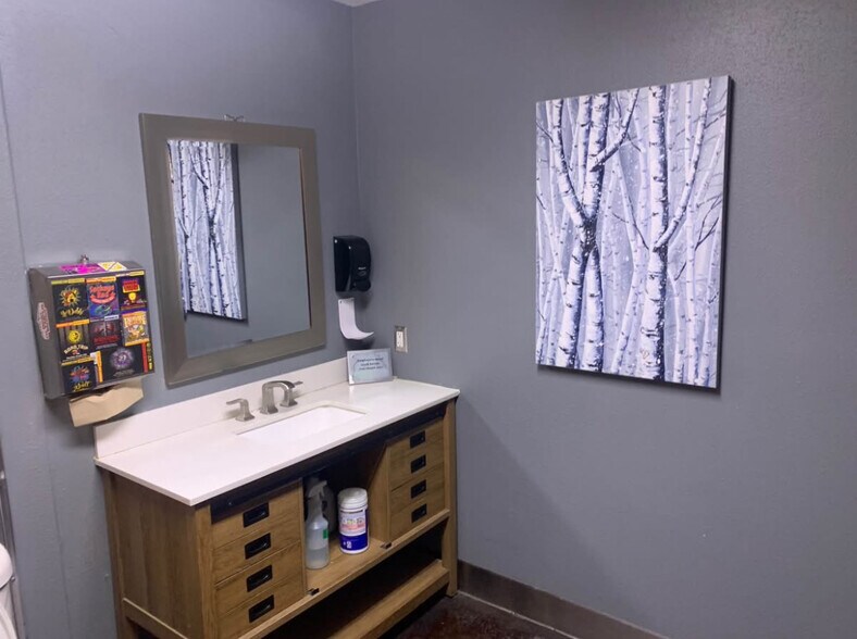More Photos Of 8111 Dimond Hook Dr, Anchorage Flex For Lease