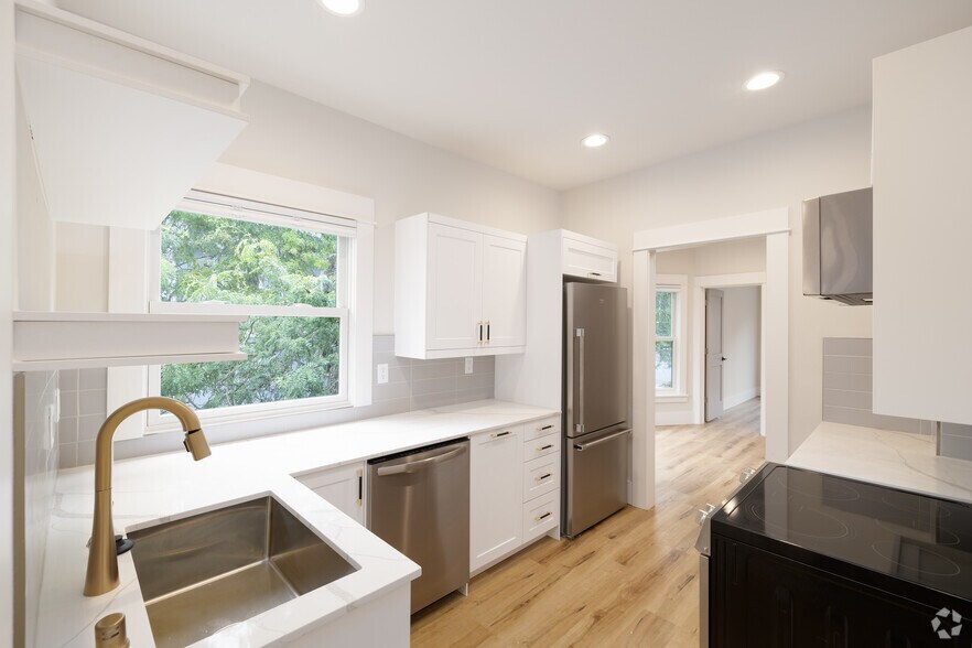 More Photos Of 2123 E James St, Seattle Apartments For Sale