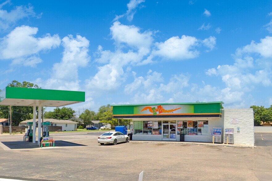 More Photos Of 4426 34th St, Lubbock Convenience Store For Sale