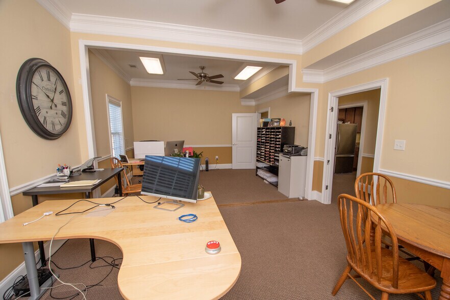 More Photos Of 1011 Woodridge Ln, Watkinsville Office For Lease