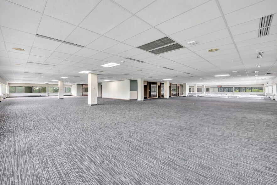 More Photos Of 1100 Employers Blvd, De Pere Office For Lease