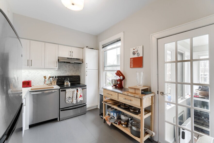 More Photos Of 4 Oriole Gdns, Toronto Apartments For Sale