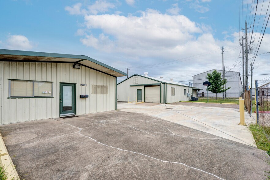 Primary Photo Of 10206 Georgibelle Dr, Houston Warehouse For Lease