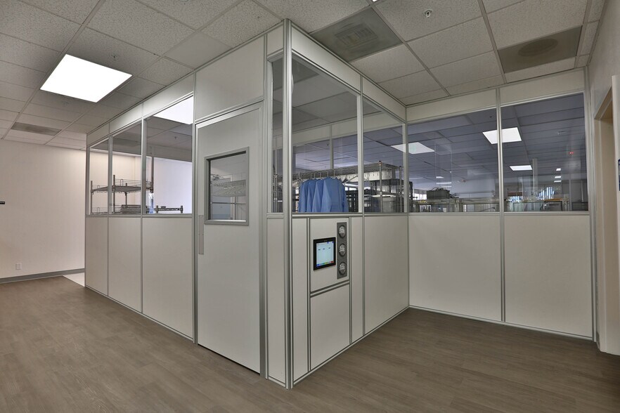 More Photos Of 118-122 Charcot Ave, San Jose Flex For Lease