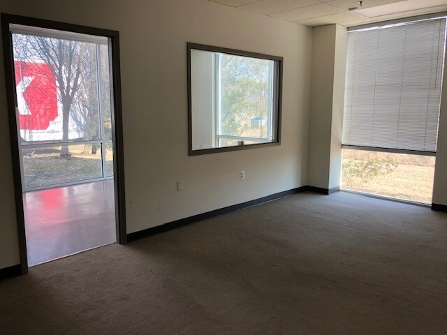 More Photos Of 22930 Quicksilver Dr, Sterling Warehouse For Lease