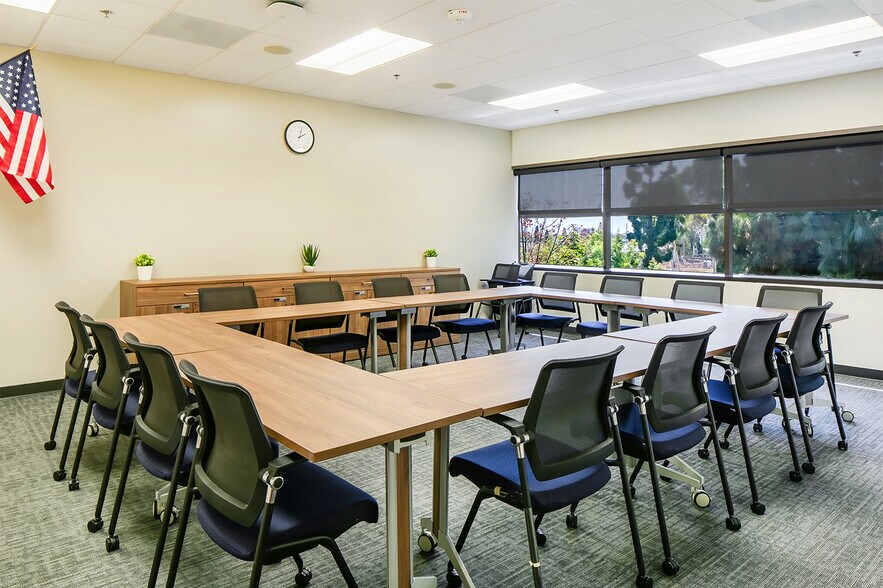 More Photos Of 601 S Lewis St, Orange Office For Sale