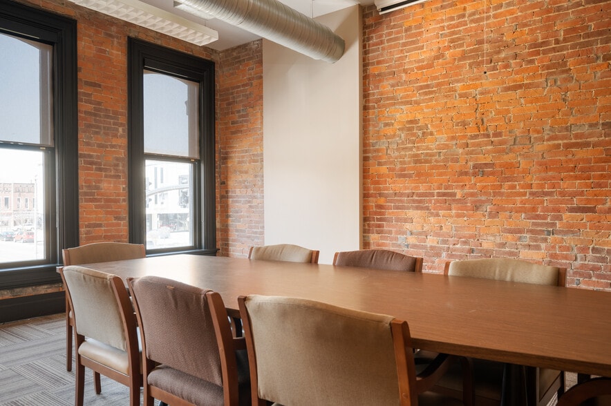 More Photos Of 108 S Walnut St, Muncie Office For Sale