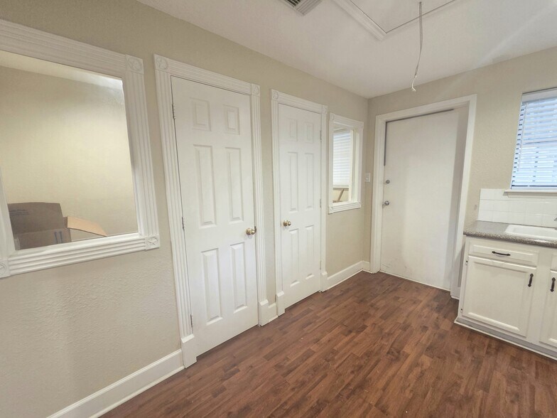 More Photos Of 2204 Sunpark Dr, Conroe Office For Sale