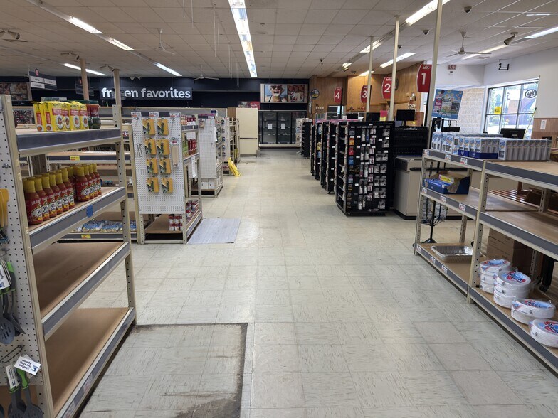 More Photos Of 12030 Park Ln, Wolcott Supermarket For Lease