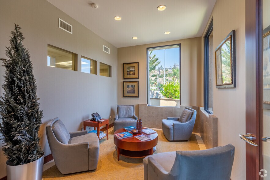 More Photos Of 5505 Cancha De Golf, Rancho Santa Fe Office For Lease