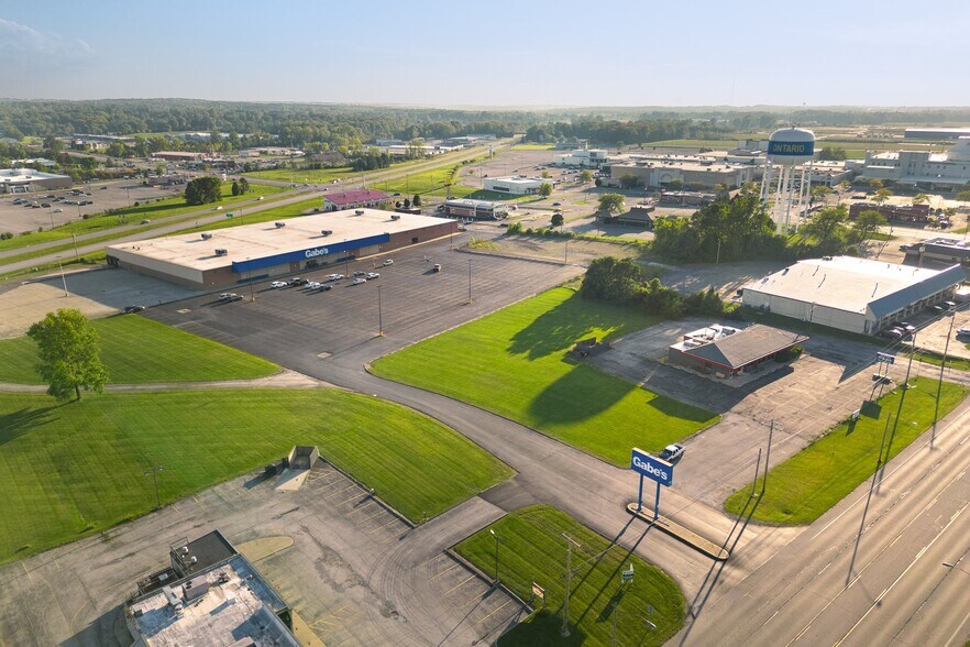 More Photos Of 2063 W 4th St, Mansfield Freestanding For Lease