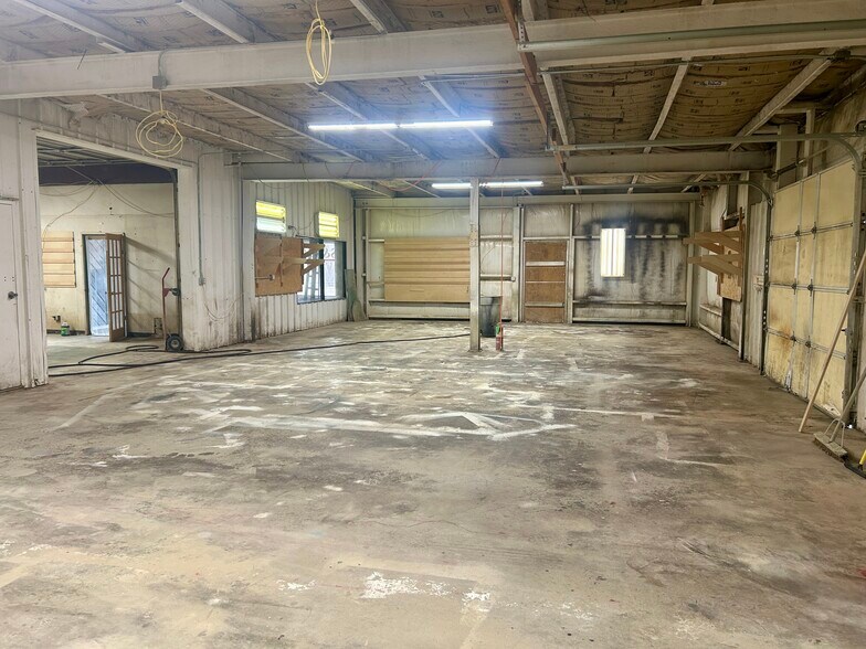 More Photos Of 201 S McQuarrie Ave, Wagoner Flex For Sale