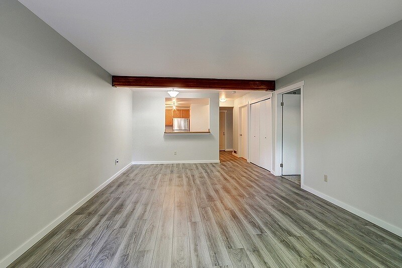 More Photos Of 9800 Roosevelt Way NE, Seattle Apartments For Sale