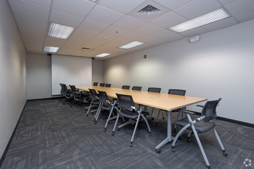 More Photos Of 100 N Stone Ave, Tucson Office Residential For Lease