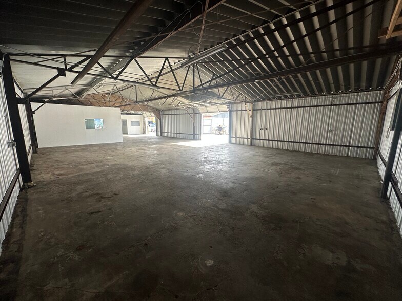 More Photos Of 10411 Harry Hines Blvd, Dallas Auto Dealership For Lease