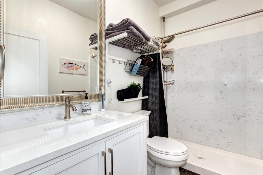 More Photos Of 1413-1415 Victorian Aly, Sacramento Apartments For Sale