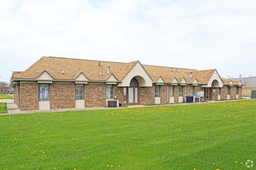 1975 E Maple Rd, Troy, MI 48083 Office For Lease
