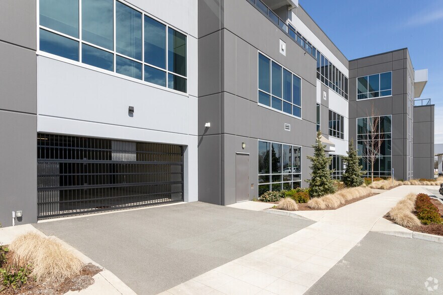 More Photos Of 15288 54A Ave, Surrey Office For Lease