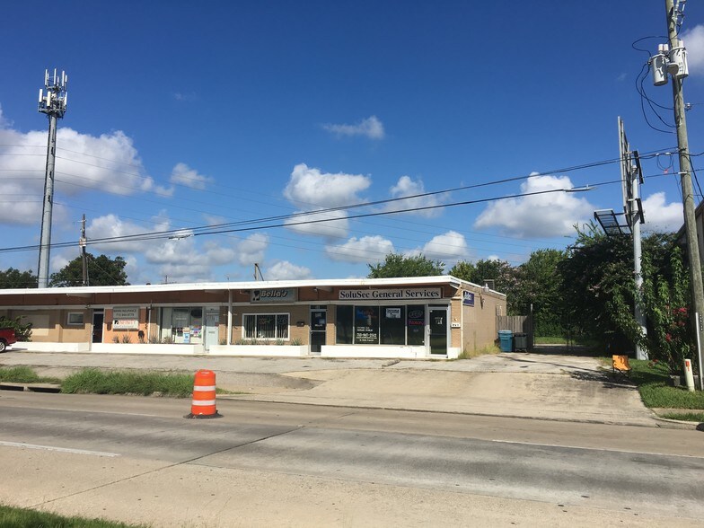 More Photos Of 401-415 Edgebrook Dr, Houston General Retail For Sale