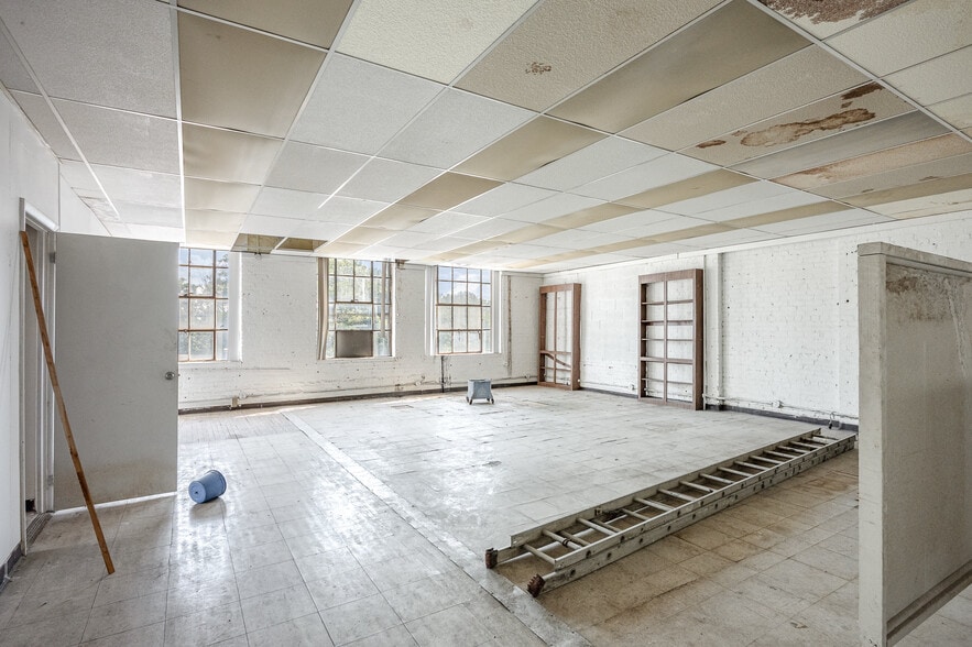 More Photos Of 3110 Elm Ave, Baltimore Warehouse For Sale
