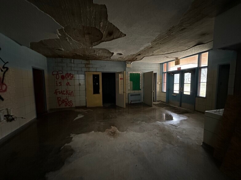 More Photos Of 1123 N Sherman St, Bay City Schools For Lease