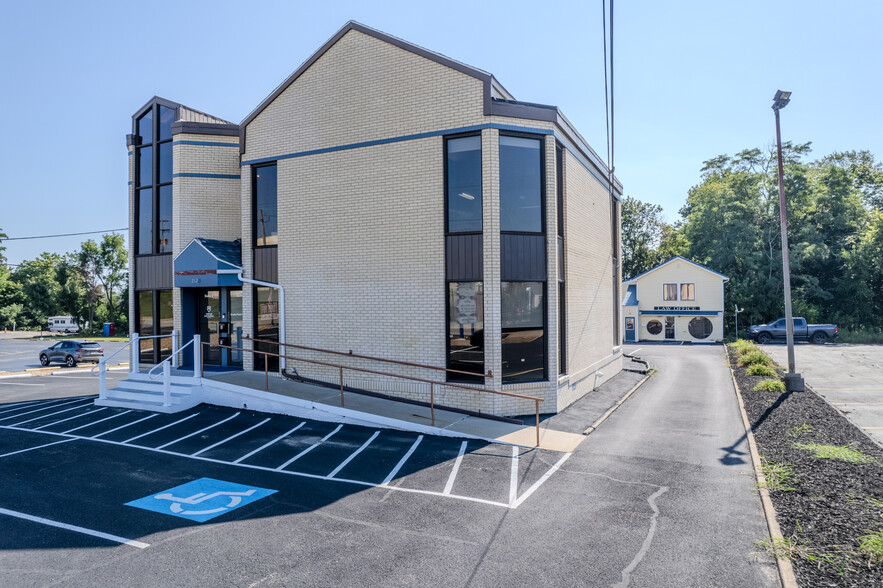 More Photos Of 2120 Freeport Rd, New Kensington Office For Lease