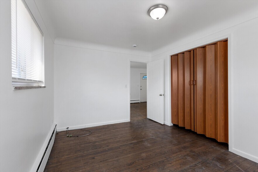 More Photos Of 4470-4480 E Outer Dr, Detroit Apartments For Sale