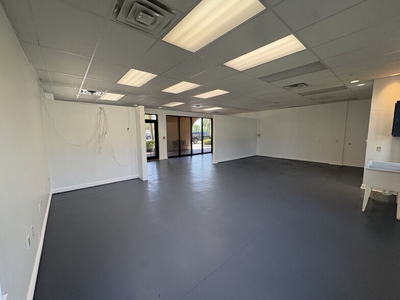 More Photos Of 9681 Gladiolus Dr, Fort Myers Office For Lease
